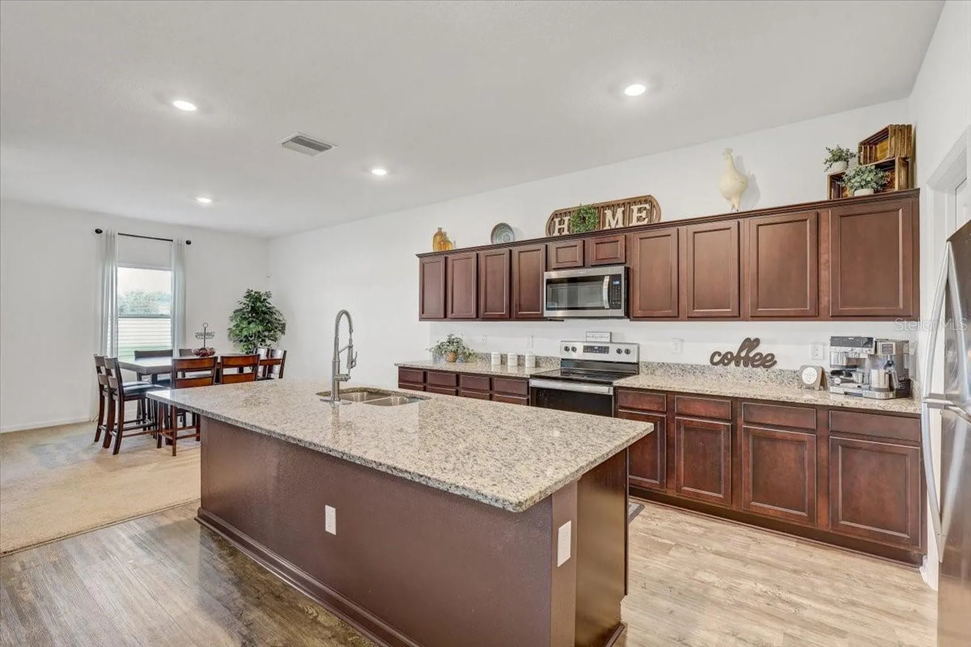 806 Highgate Oaks Place Seffner FL 33584