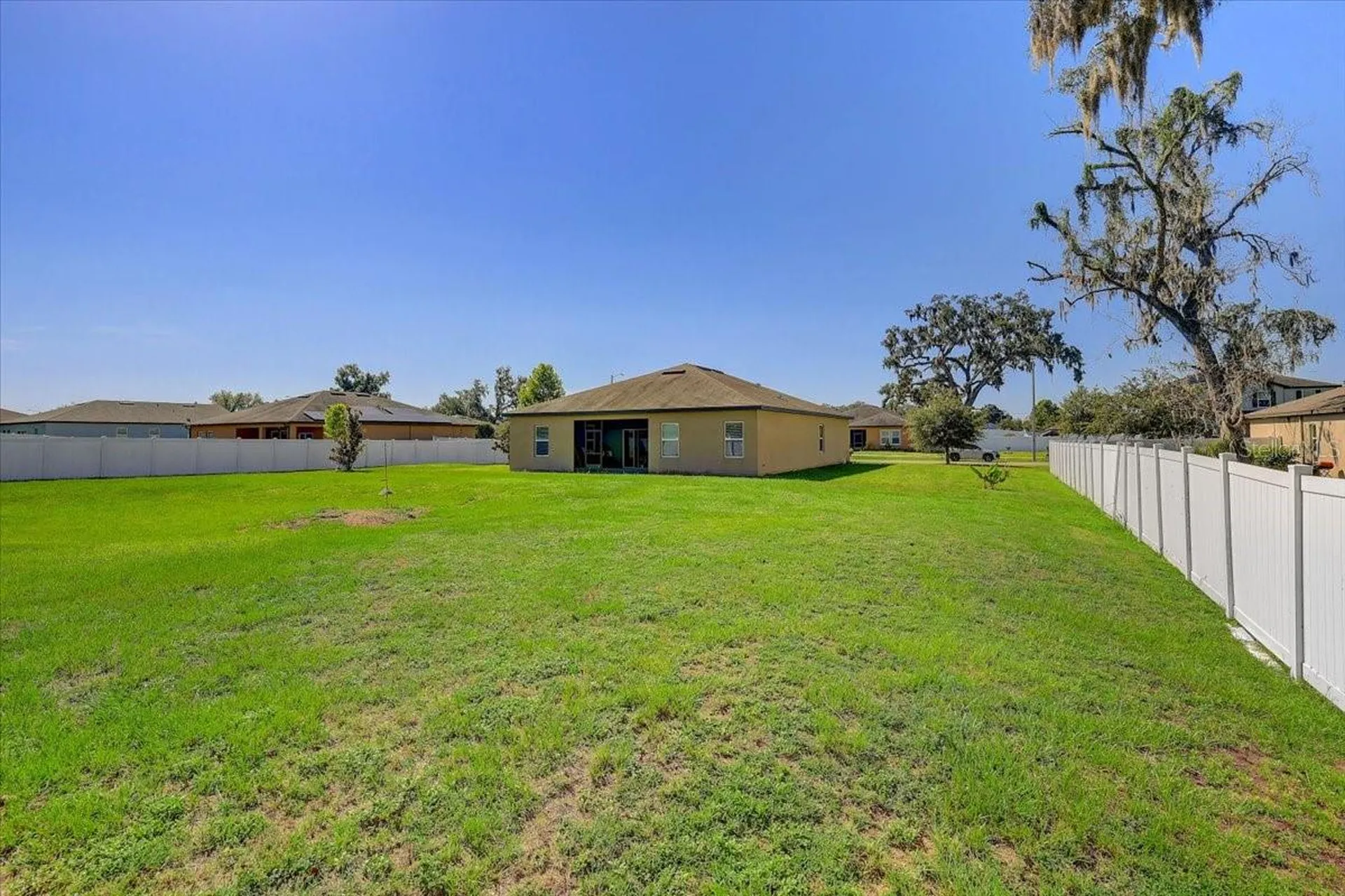 806 Highgate Oaks Place Seffner FL 33584