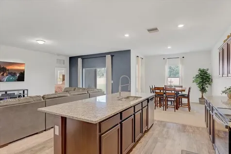 806 Highgate Oaks Place Seffner FL 33584