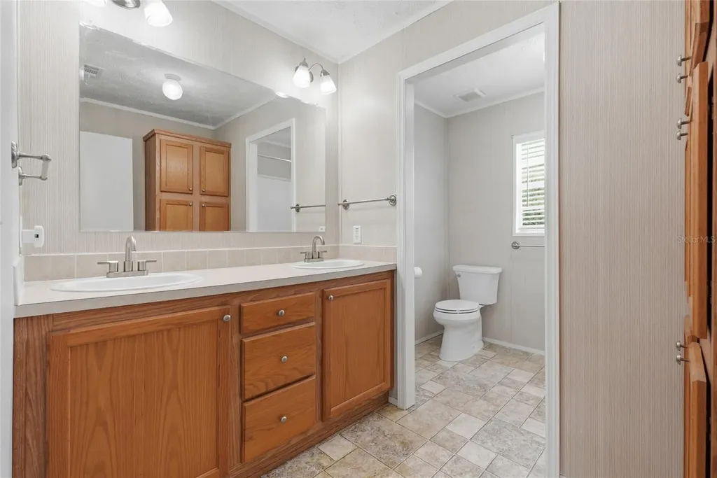 4889 SW 35th Trail Bell FL 32619
