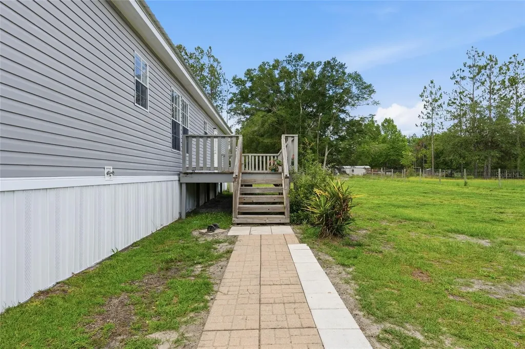 4889 SW 35th Trail Bell FL 32619