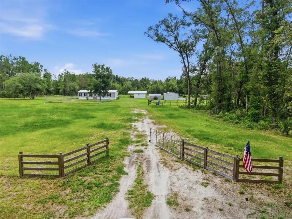 4889 SW 35th Trail Bell FL 32619