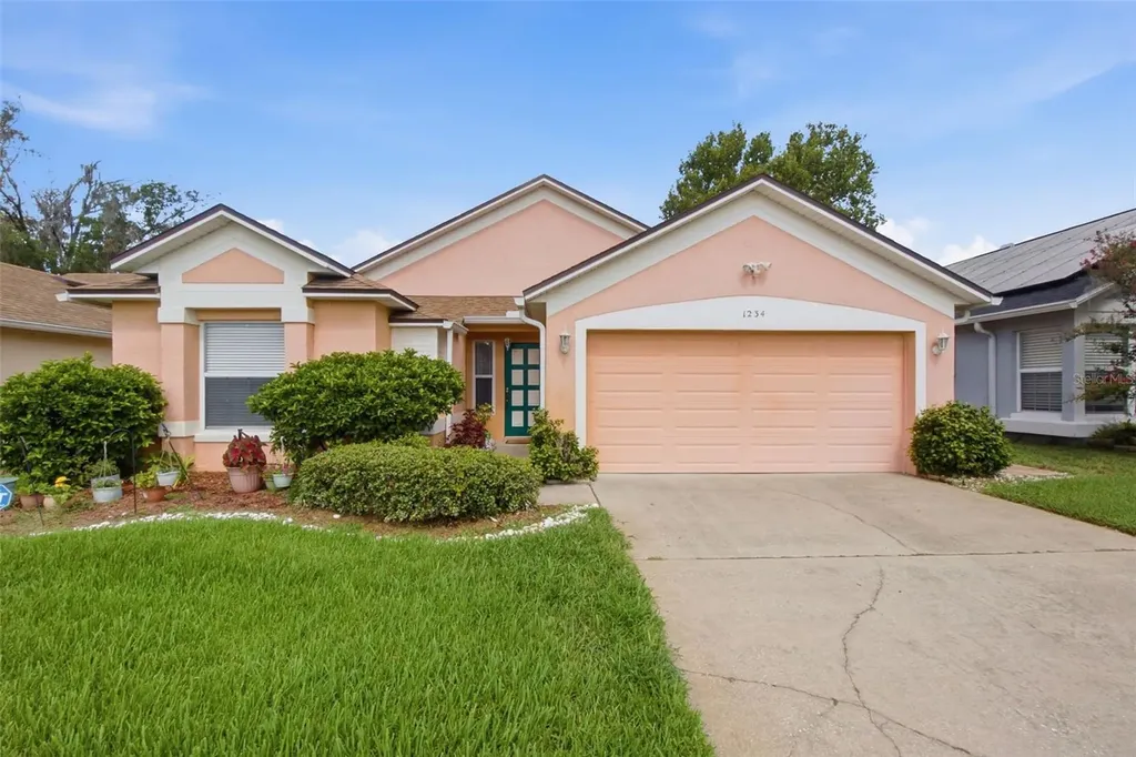 1234 Lake Blue Circle Apopka FL 32703