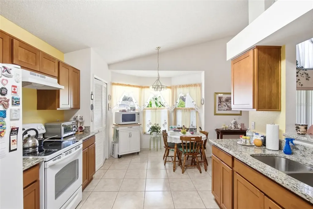 1234 Lake Blue Circle Apopka FL 32703