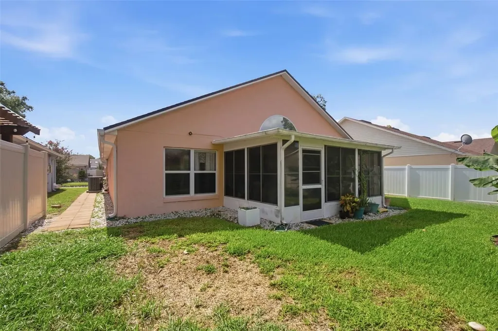 1234 Lake Blue Circle Apopka FL 32703