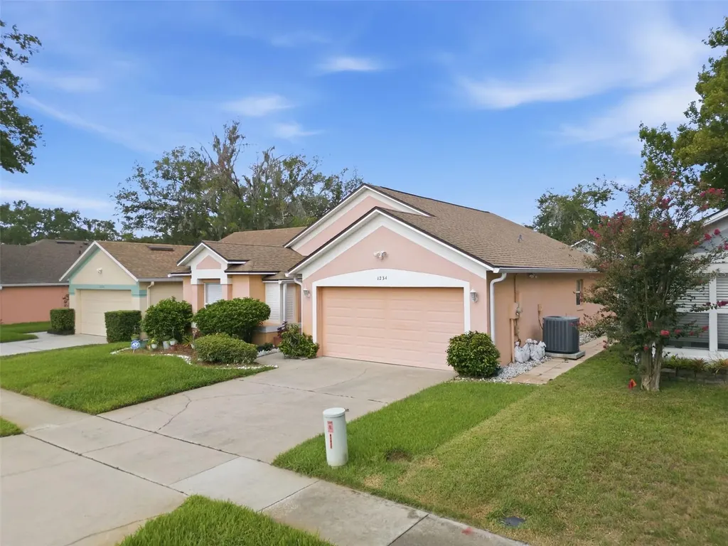1234 Lake Blue Circle Apopka FL 32703