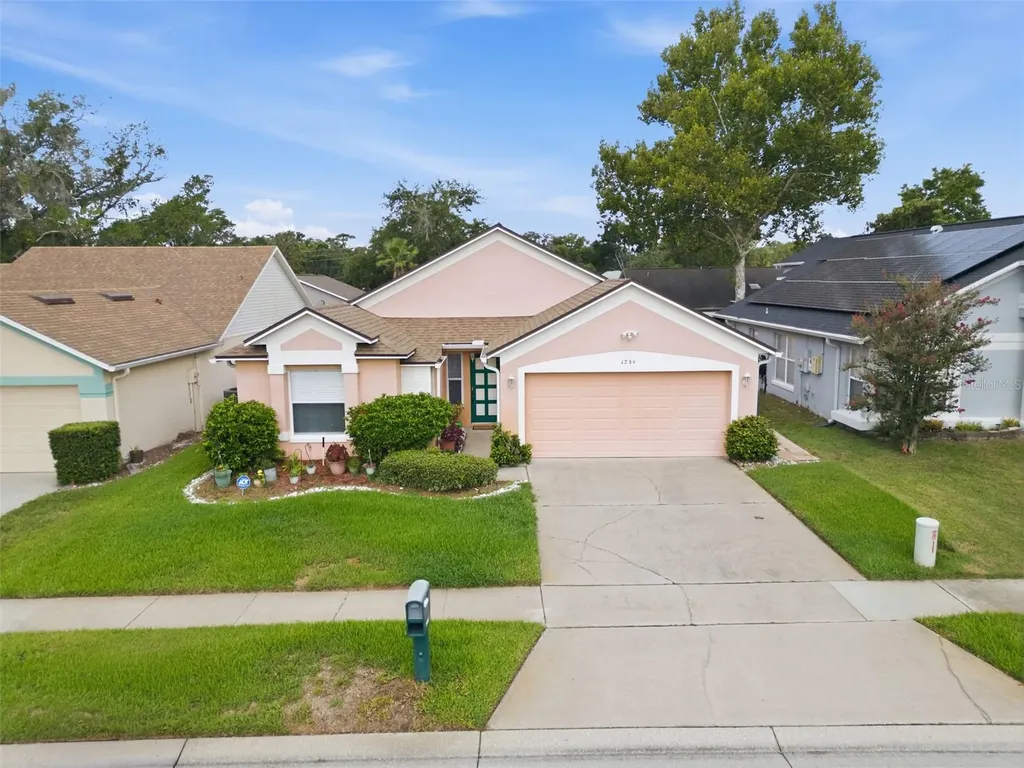 1234 Lake Blue Circle Apopka FL 32703