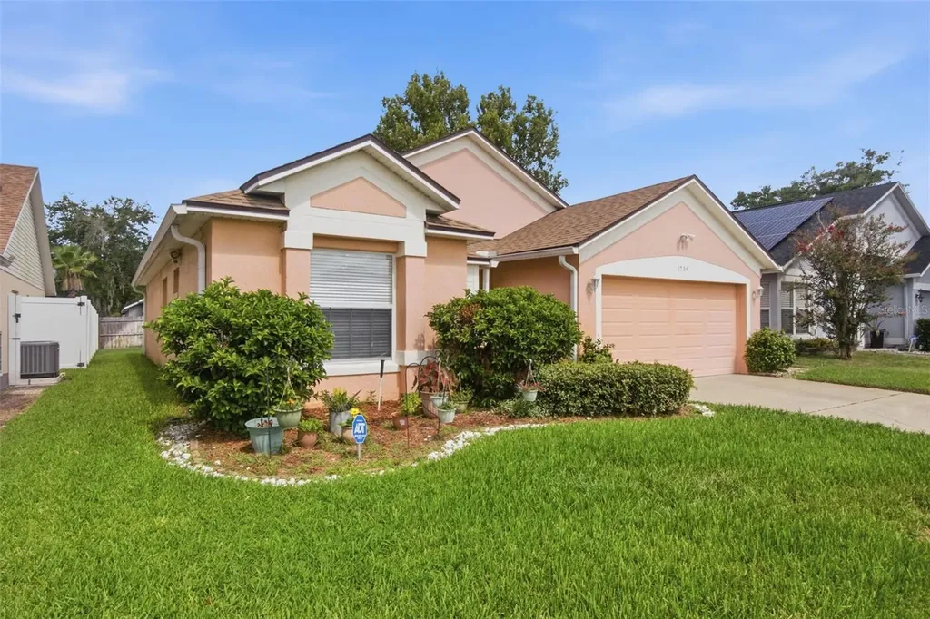 1234 Lake Blue Circle Apopka FL 32703