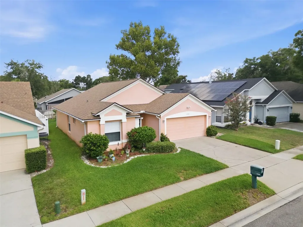 1234 Lake Blue Circle Apopka FL 32703