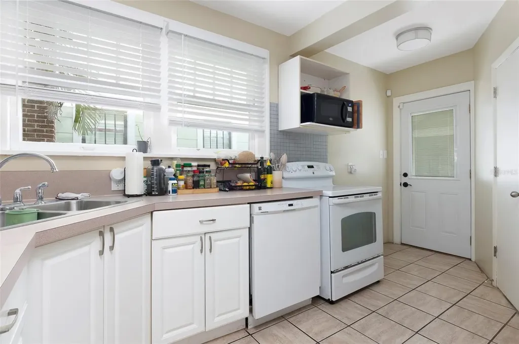 540 11th Avenue N St Petersburg FL 33701