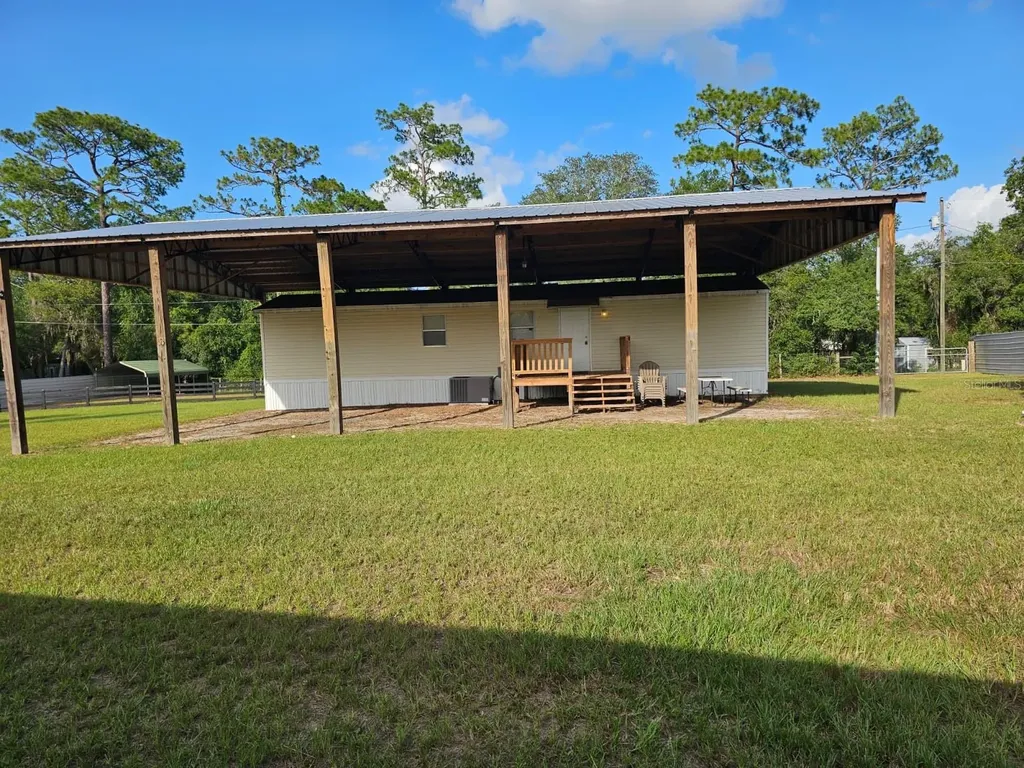 9050 SE 196th Terrace Ocklawaha FL 32179