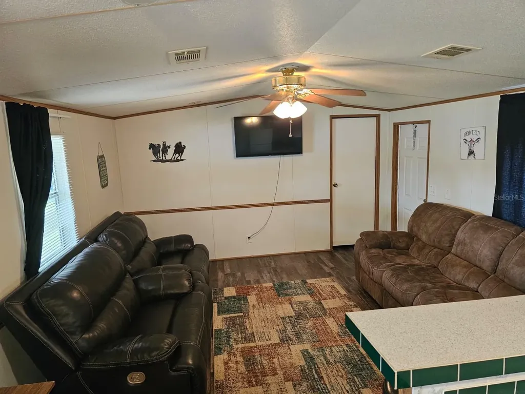 9050 SE 196th Terrace Ocklawaha FL 32179