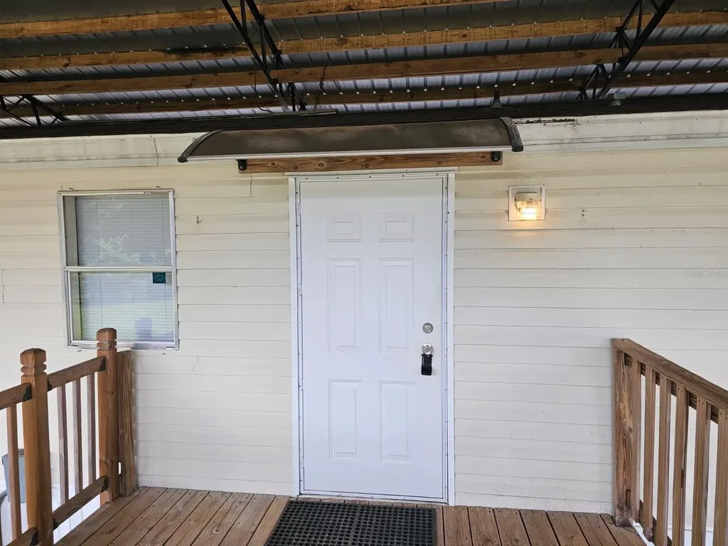 9050 SE 196th Terrace Ocklawaha FL 32179