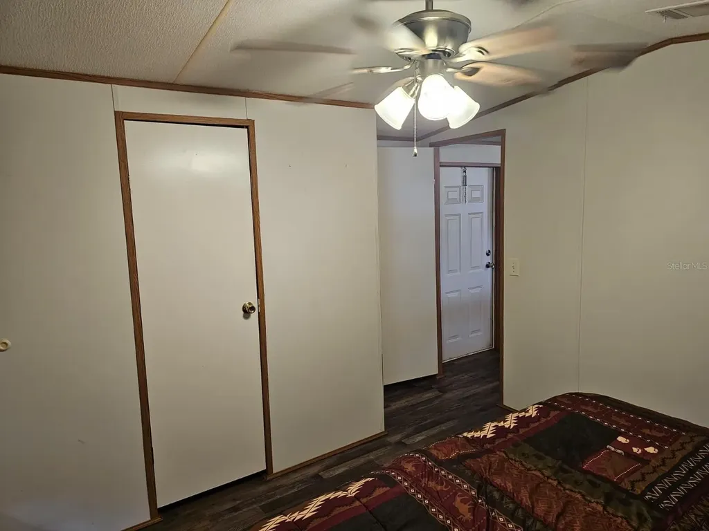 9050 SE 196th Terrace Ocklawaha FL 32179