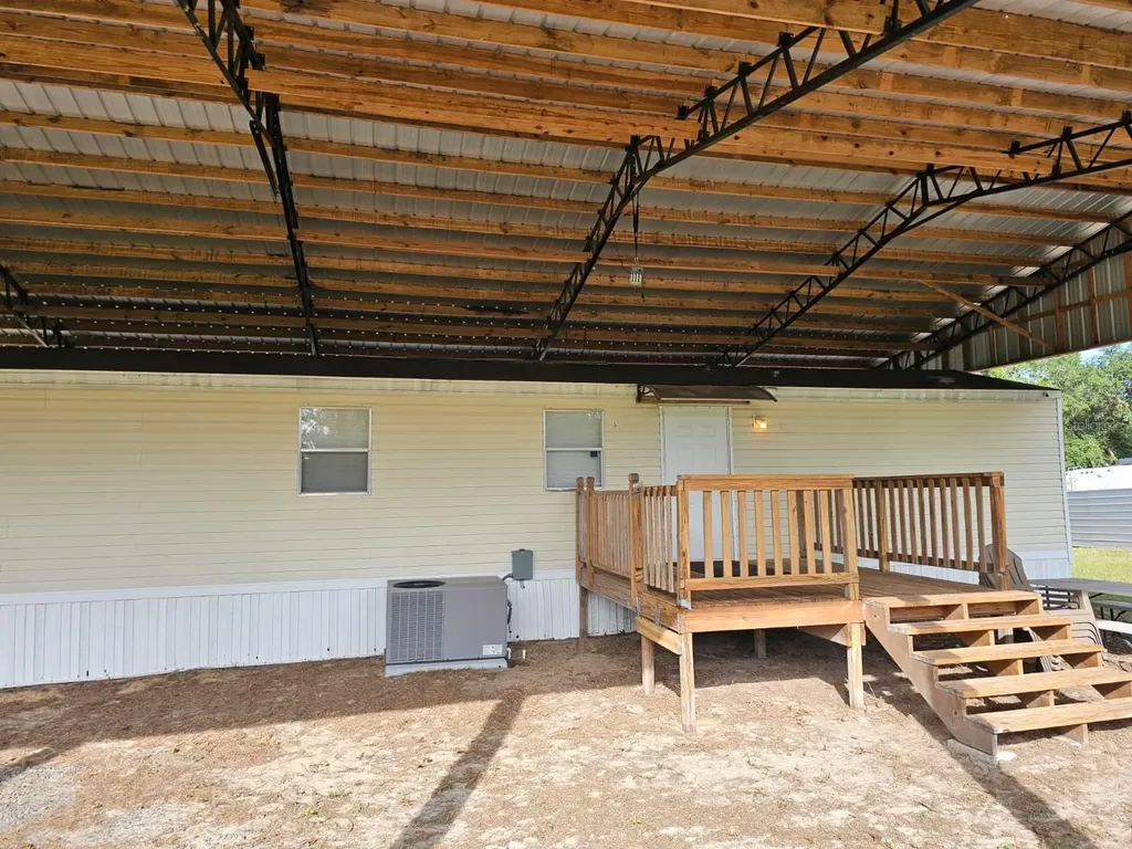 9050 SE 196th Terrace Ocklawaha FL 32179