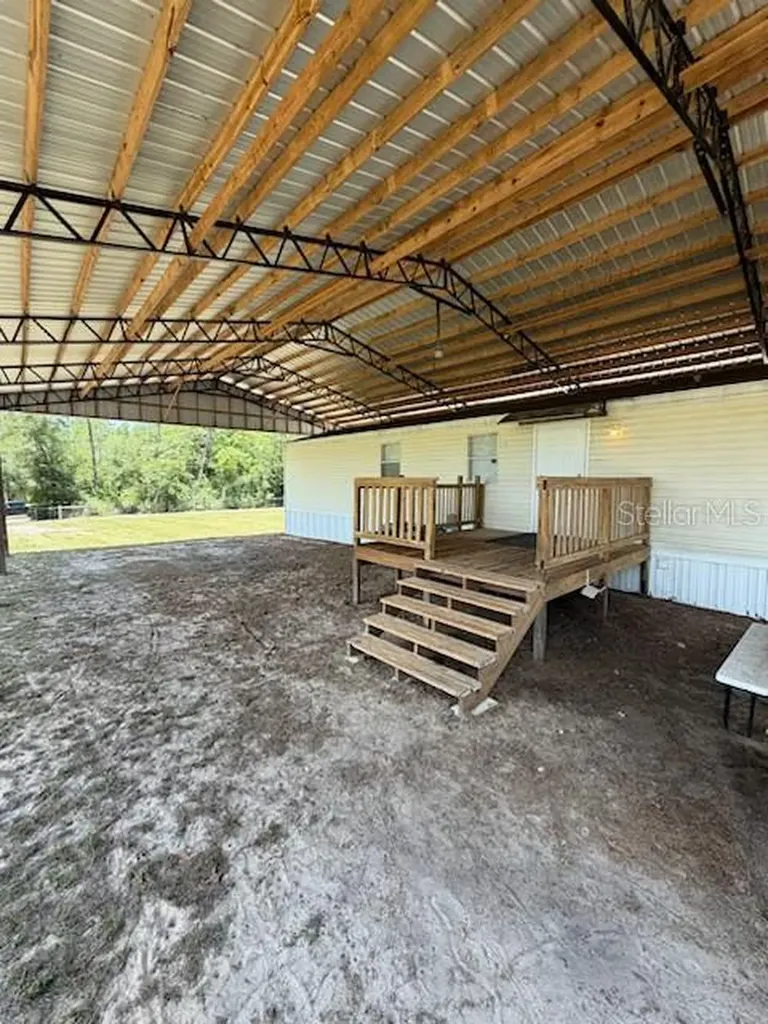 9050 SE 196th Terrace Ocklawaha FL 32179