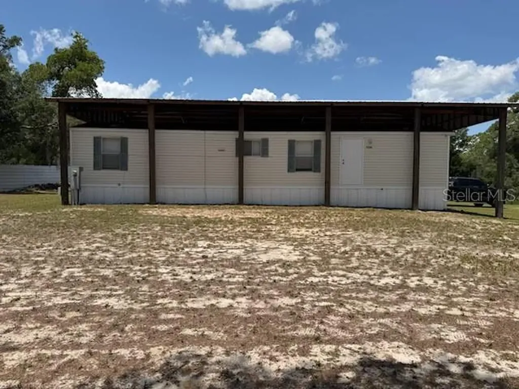 9050 SE 196th Terrace Ocklawaha FL 32179