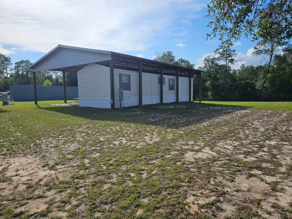9050 SE 196th Terrace Ocklawaha FL 32179
