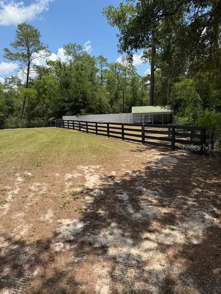 9050 SE 196th Terrace Ocklawaha FL 32179