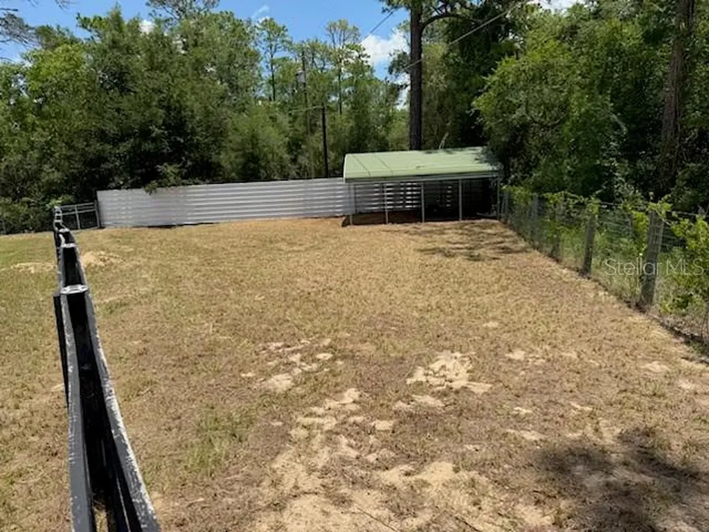 9050 SE 196th Terrace Ocklawaha FL 32179