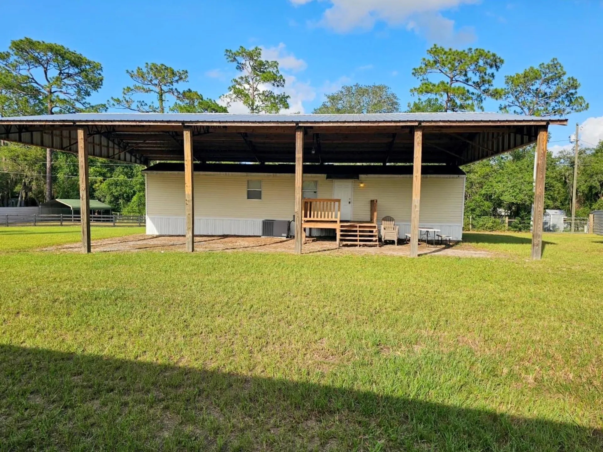 9050 SE 196th Terrace Ocklawaha FL 32179