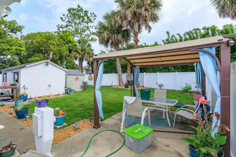 106 Leisure World Drive N Debary FL 32713