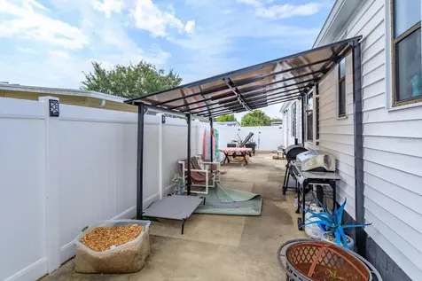 106 Leisure World Drive N Debary FL 32713