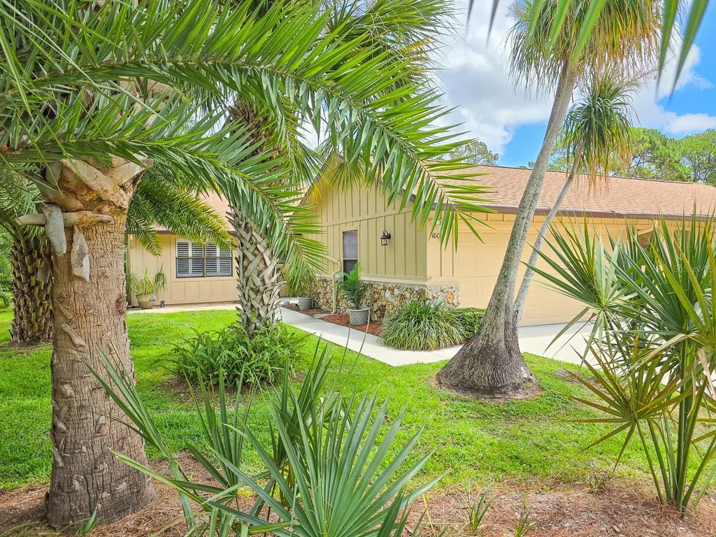 100 Sea Pines Circle Daytona Beach FL 32114