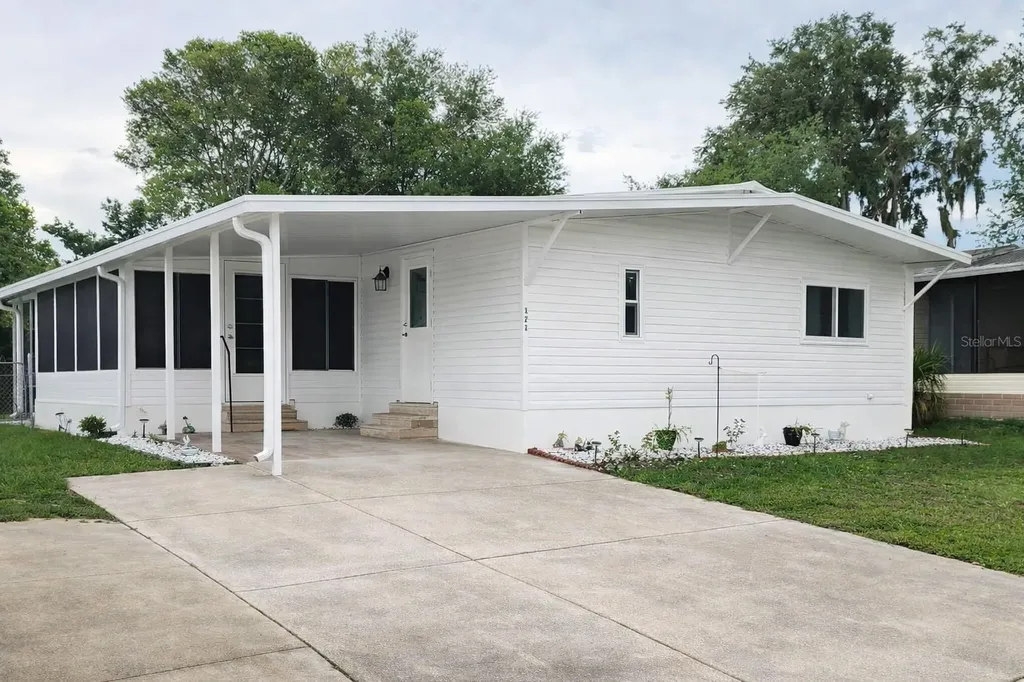 121 Pine Tree Drive Debary FL 32713