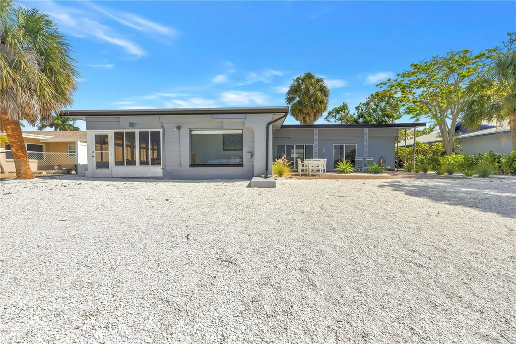 7100 S Shore Drive S St Petersburg FL 33707