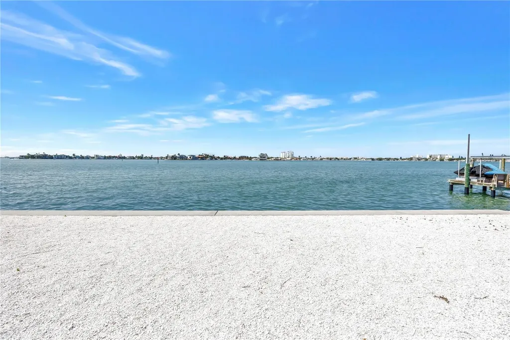 7100 S Shore Drive S St Petersburg FL 33707