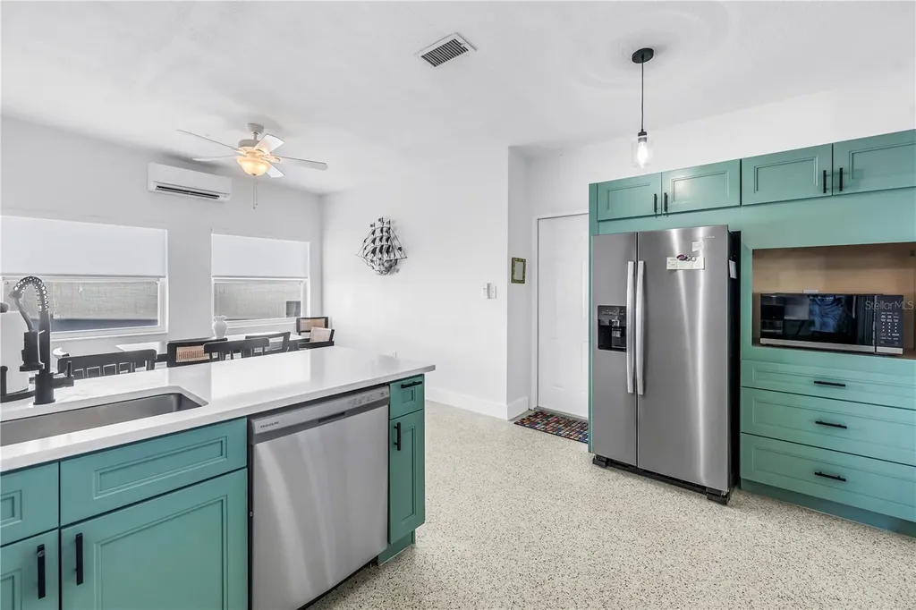 7100 S Shore Drive S St Petersburg FL 33707