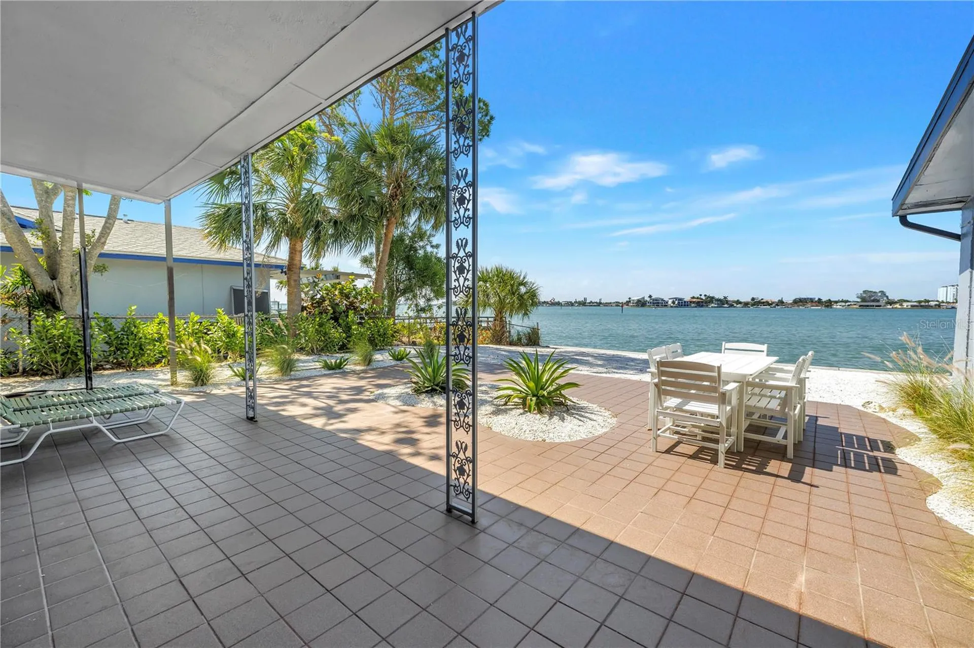 7100 S Shore Drive S St Petersburg FL 33707