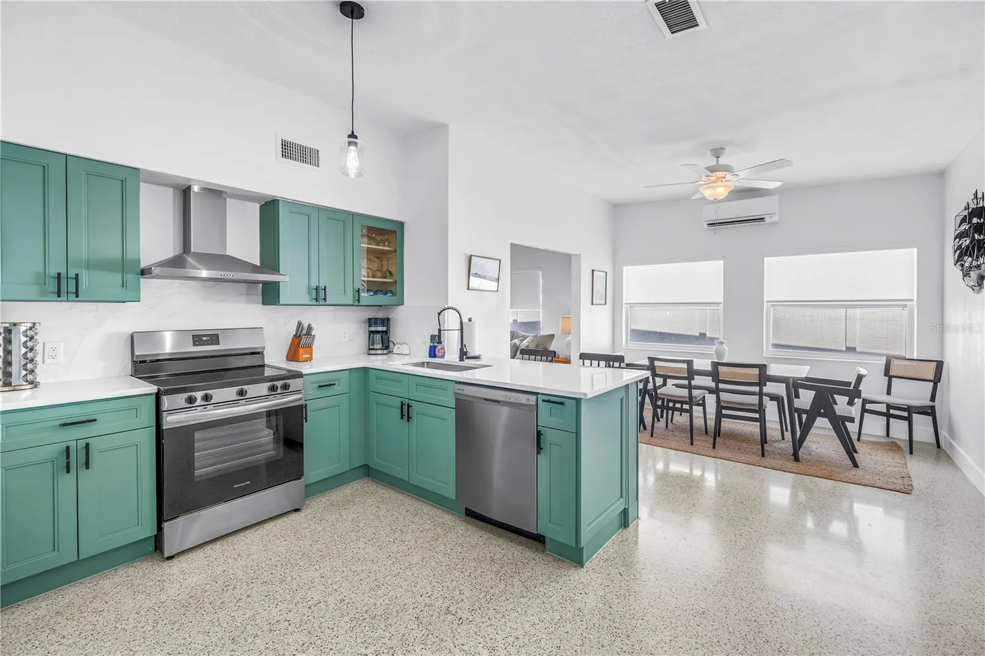 7100 S Shore Drive S St Petersburg FL 33707