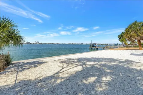 7100 S Shore Drive S St Petersburg FL 33707
