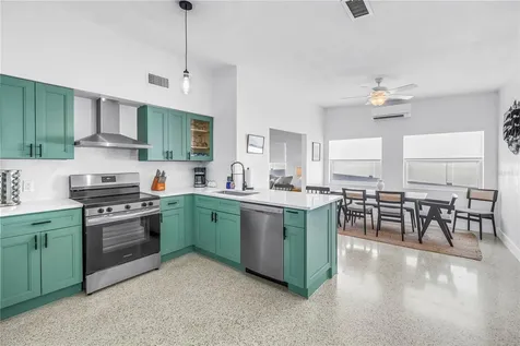 7100 S Shore Drive S St Petersburg FL 33707