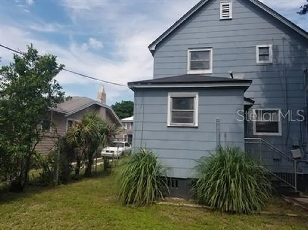 928 9th Avenue S St Petersburg FL 33705