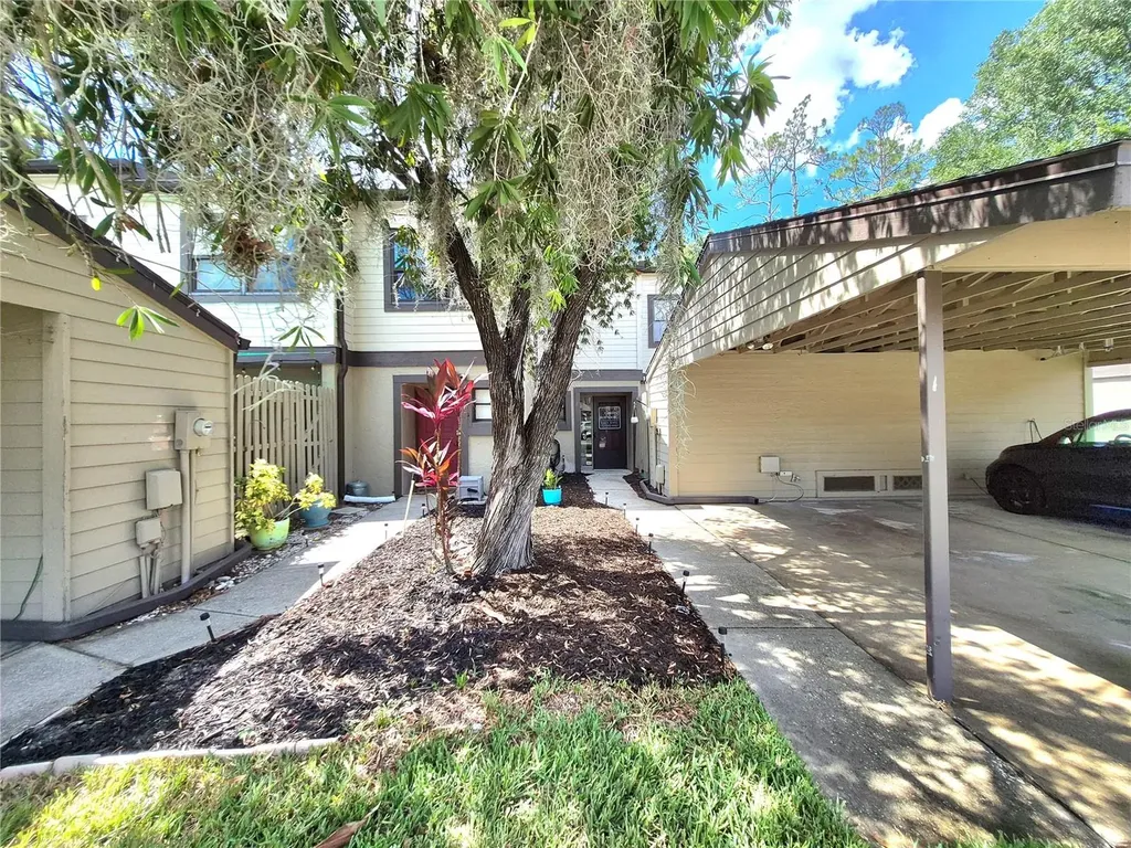 205 Woods Landing Trail Oldsmar FL 34677