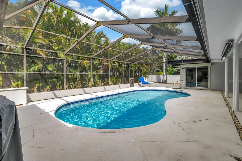 6035 Leeland Street S St Petersburg FL 33715