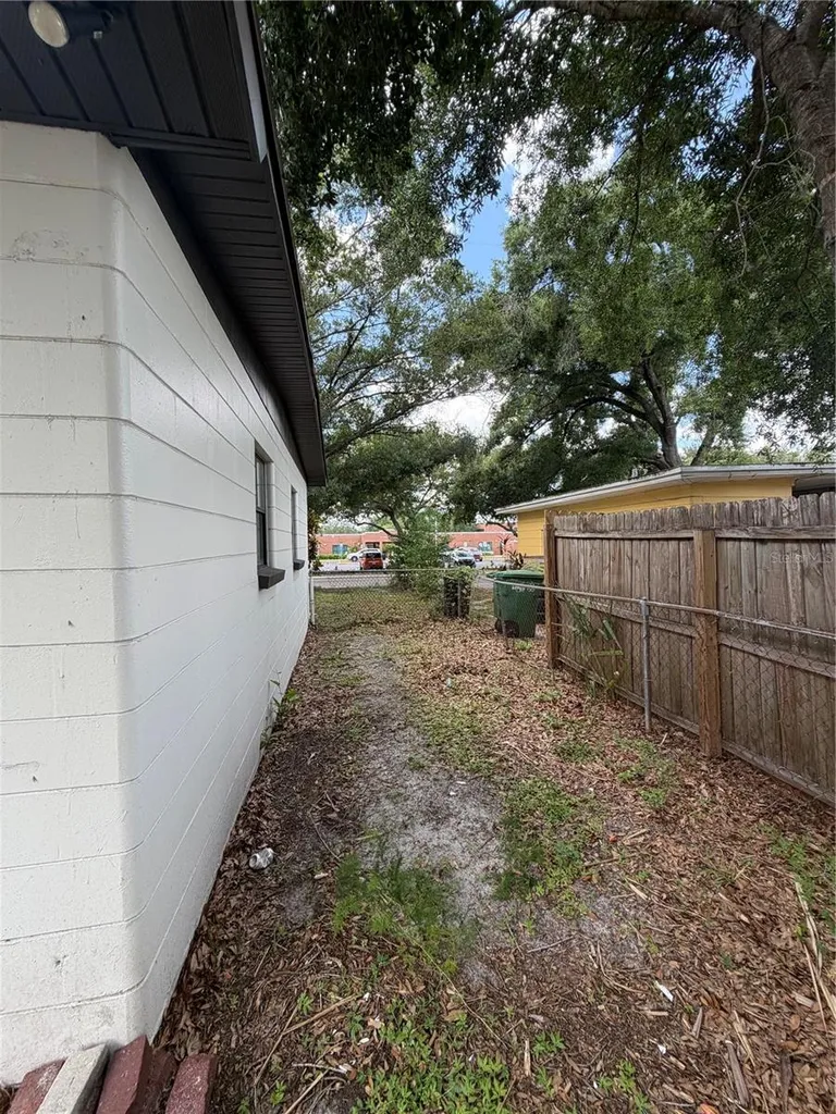 10111 N Ola Avenue Tampa FL 33612