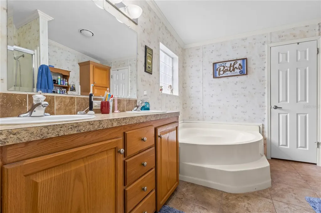 6679 NW 27th Place Bell FL 32619