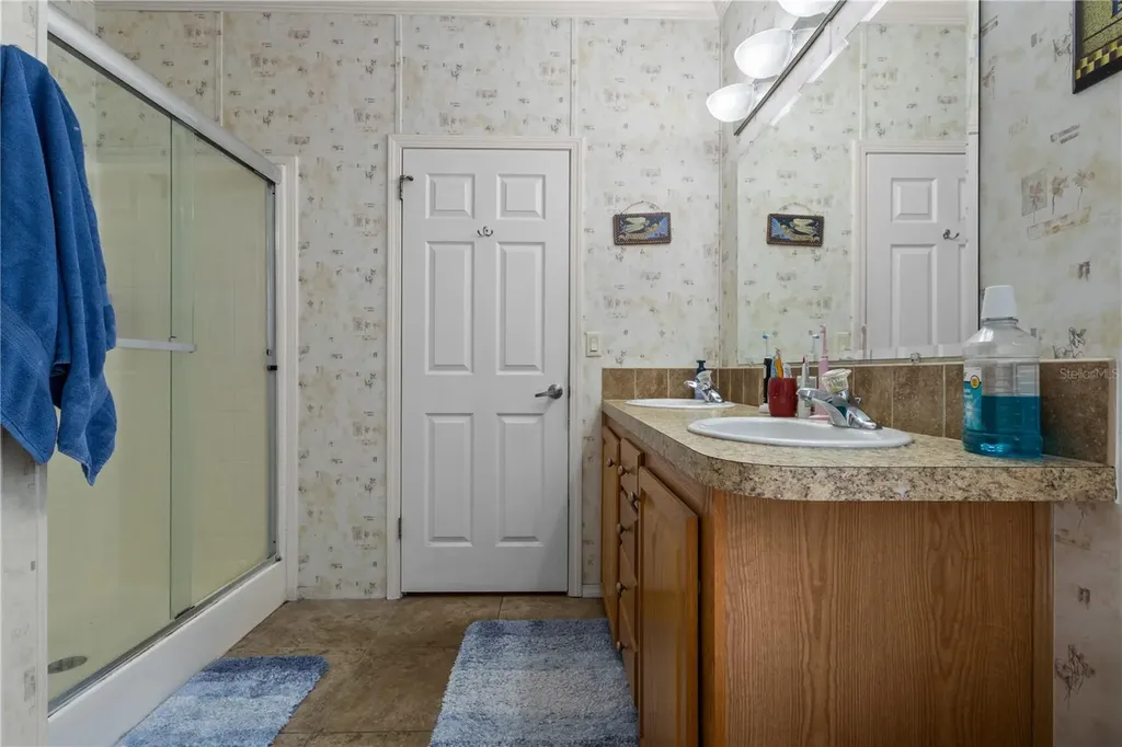 6679 NW 27th Place Bell FL 32619