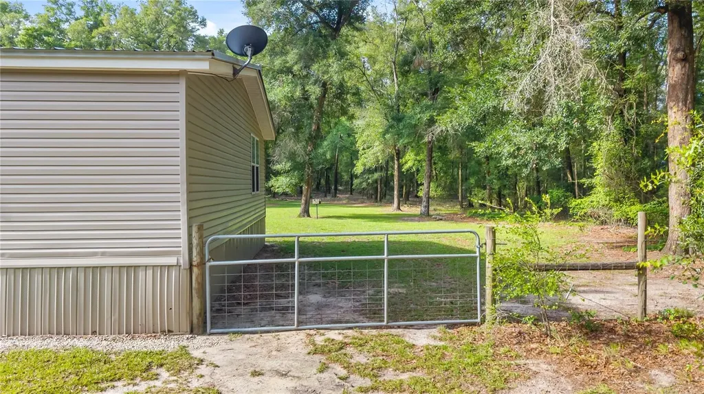 6679 NW 27th Place Bell FL 32619