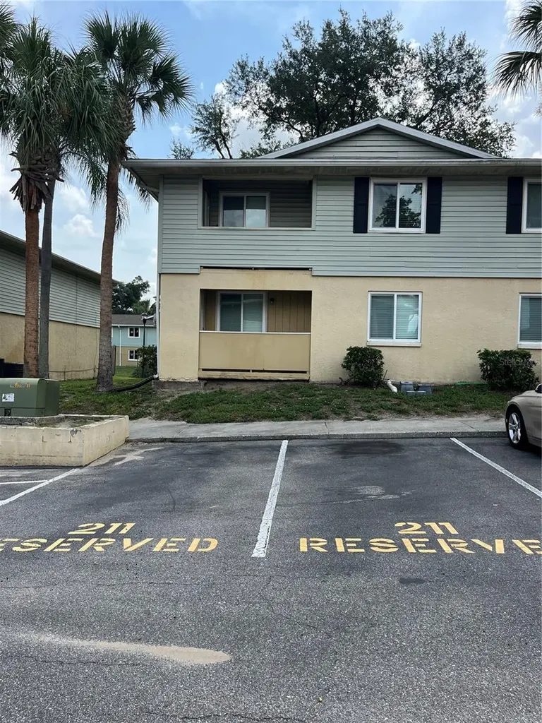 211 Thorn Tree Place Brandon FL 33510