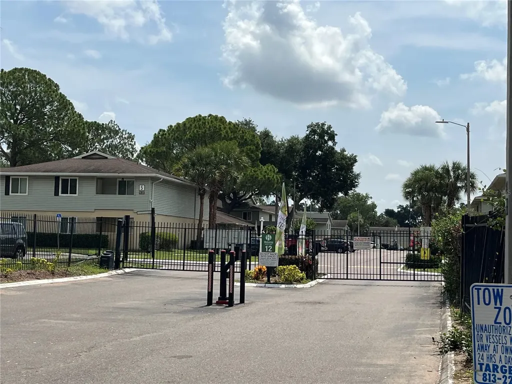 211 Thorn Tree Place Brandon FL 33510