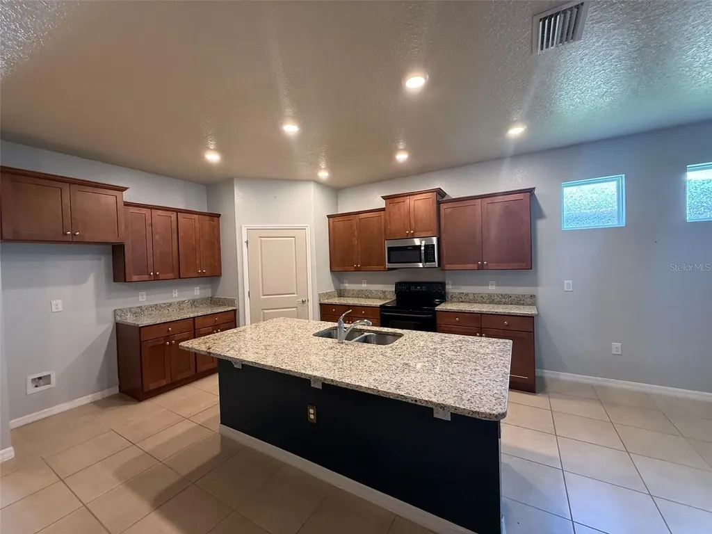 12374 Eastpointe Drive Dade City FL 33525