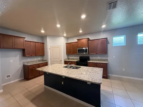 12374 Eastpointe Drive Dade City FL 33525