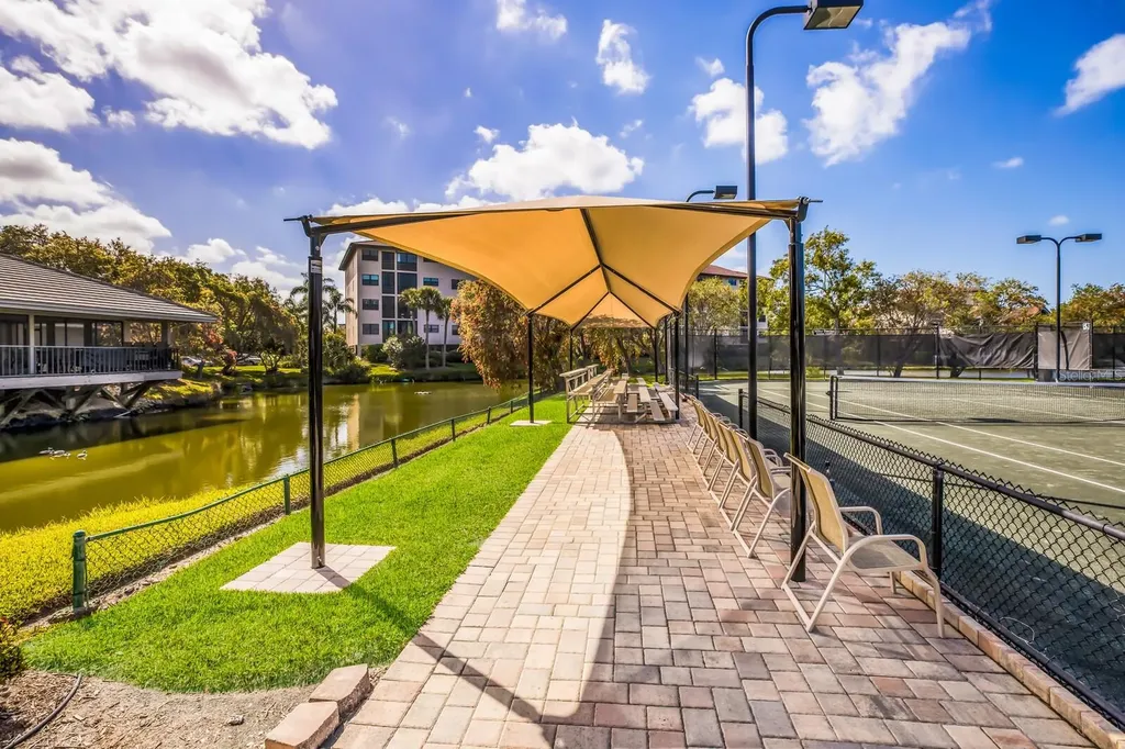 1479 Landings Circle Sarasota FL 34231