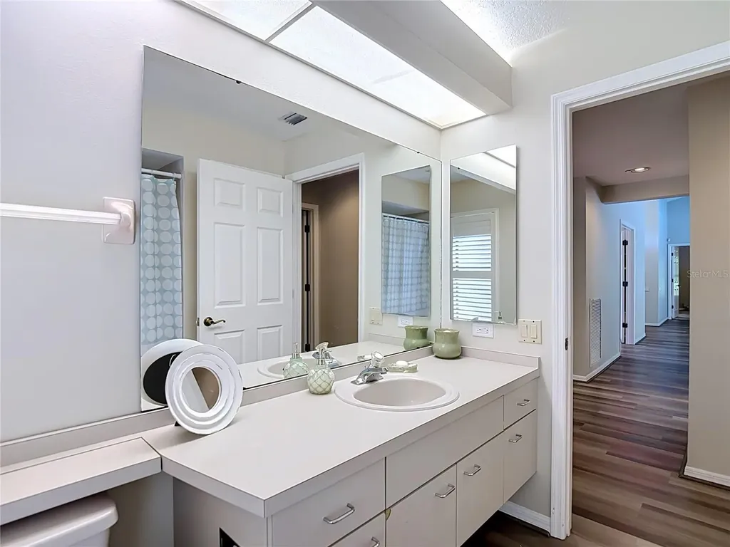 2102 Laindale Place Valrico FL 33596