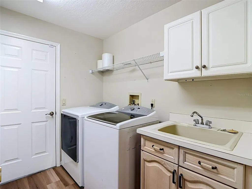 2102 Laindale Place Valrico FL 33596